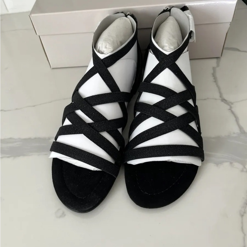 Marc Fisher Woman Black Cross Weave Stretch Sandals, Size 8